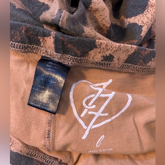 Animal print leggings with skull detail - Picture 6 of 6